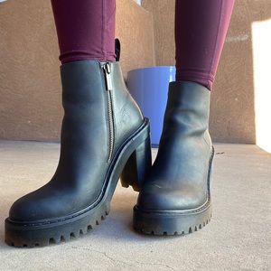 Dr Marten Black Magdelina Black Boots